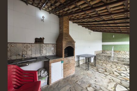 Casa de condomínio para alugar com 120m², 3 quartos e 2 vagas Casa de condomínio para alugar com 120m², 3 quartos e 2 vagasQuintal - Churrasqueira