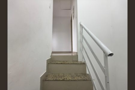 Casa de condomínio para alugar com 120m², 3 quartos e 2 vagas Casa de condomínio para alugar com 120m², 3 quartos e 2 vagasEscada Segundo Andar