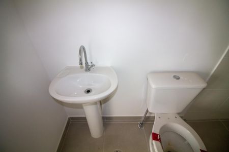 Banheiro de kitnet/studio à venda com 1 quarto, 28m² em Jardim das Acacias, São Paulo