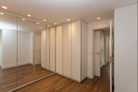 Apartamento para alugar com 241m², 4 quartos e 3 vagasCloset Quarto 2 Suíte