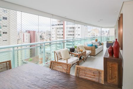 Apartamento para alugar com 190m², 3 quartos e 3 vagas Apartamento para alugar com 190m², 3 quartos e 3 vagasVaranda