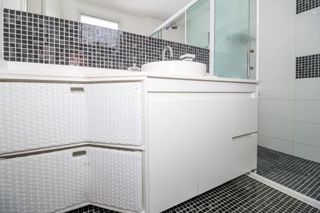 Apartamento para alugar com 190m², 3 quartos e 3 vagas Apartamento para alugar com 190m², 3 quartos e 3 vagasBanheiro da Suíte 1