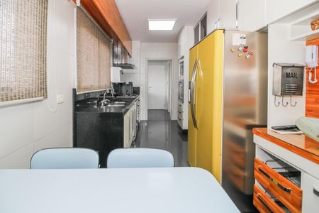 Apartamento para alugar com 190m², 3 quartos e 3 vagas Apartamento para alugar com 190m², 3 quartos e 3 vagasCozinha