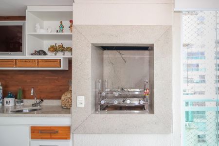 Apartamento para alugar com 190m², 3 quartos e 3 vagas Apartamento para alugar com 190m², 3 quartos e 3 vagasVaranda