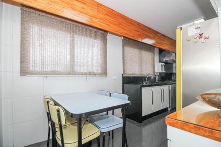 Apartamento para alugar com 190m², 3 quartos e 3 vagas Apartamento para alugar com 190m², 3 quartos e 3 vagasCozinha