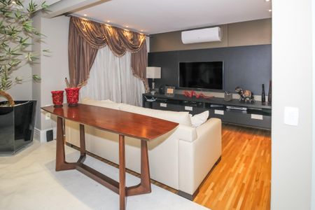 Apartamento para alugar com 190m², 3 quartos e 3 vagas Apartamento para alugar com 190m², 3 quartos e 3 vagasSala