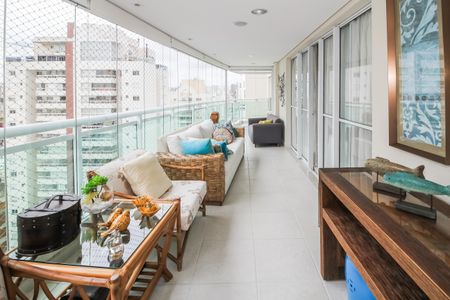Apartamento para alugar com 190m², 3 quartos e 3 vagas Apartamento para alugar com 190m², 3 quartos e 3 vagasVaranda