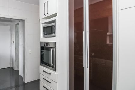 Apartamento para alugar com 190m², 3 quartos e 3 vagas Apartamento para alugar com 190m², 3 quartos e 3 vagasCozinha