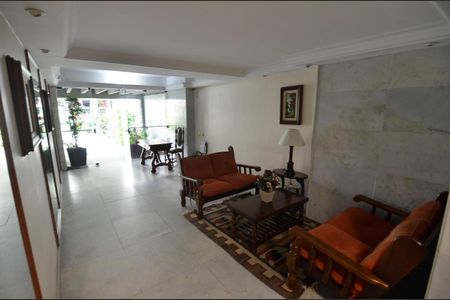 Apartamento à venda com 130m², 3 quartos e 1 vaga Apartamento à venda com 130m², 3 quartos e 1 vagaHall