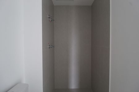 Banheiro de kitnet/studio para alugar com 1 quarto, 24m² em Vila Nova Conceição, São Paulo
