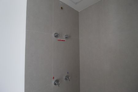 Banheiro de kitnet/studio para alugar com 1 quarto, 24m² em Vila Nova Conceição, São Paulo