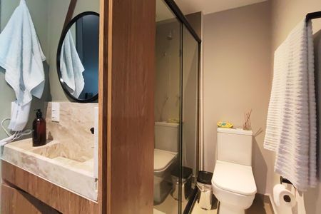 Banheiro de kitnet/studio à venda com 1 quarto, 15m² em Pinheiros, São Paulo