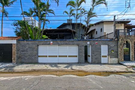 Casa para alugar com 380m², 3 quartos e 4 vagasFachada