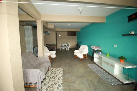 Casa à venda com 222m², 3 quartos e 4 vagas Casa à venda com 222m², 3 quartos e 4 vagasEspaço Gourmet