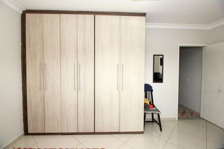 Casa à venda com 222m², 3 quartos e 4 vagas Casa à venda com 222m², 3 quartos e 4 vagasQuarto 1