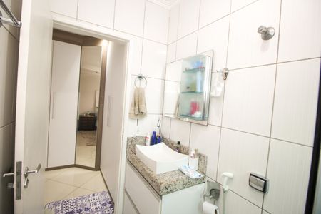 Casa à venda com 222m², 3 quartos e 4 vagas Casa à venda com 222m², 3 quartos e 4 vagasBanheiro da Suíte