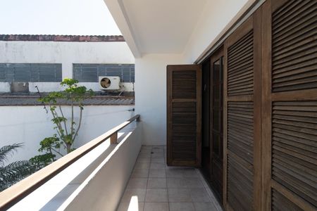 Casa à venda com 182m², 3 quartos e 4 vagas Casa à venda com 182m², 3 quartos e 4 vagasVaranda do Quarto 3