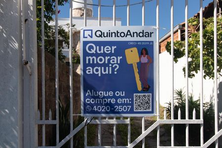 Casa à venda com 182m², 3 quartos e 4 vagas Casa à venda com 182m², 3 quartos e 4 vagasPlaca