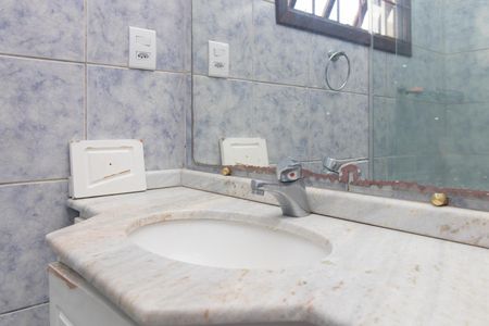 Casa à venda com 182m², 3 quartos e 4 vagas Casa à venda com 182m², 3 quartos e 4 vagasBanheiro Social