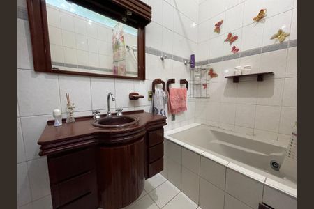 Casa para alugar com 230m², 3 quartos e 4 vagasBanheiro 3