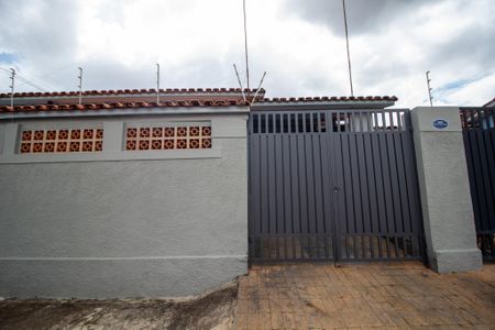 Casa para alugar com 154m², 2 quartos e 3 vagasFachada Lateral 