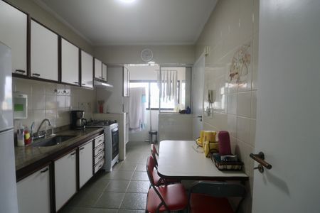 Apartamento para alugar com 100m², 2 quartos e 1 vaga Apartamento para alugar com 100m², 2 quartos e 1 vagaCozinha