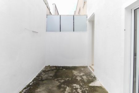 Casa de condomínio para alugar com 80m², 2 quartos e 1 vagaQuintal