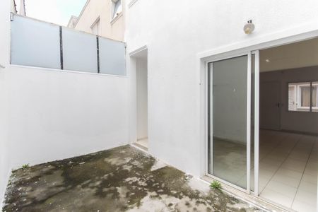 Casa de condomínio para alugar com 80m², 2 quartos e 1 vagaQuintal