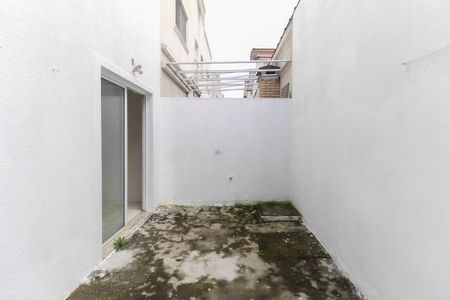 Casa de condomínio para alugar com 80m², 2 quartos e 1 vagaQuintal