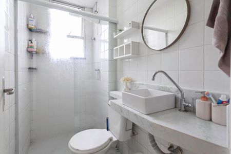 Apartamento para alugar com 47m², 2 quartos e 1 vaga Apartamento para alugar com 47m², 2 quartos e 1 vagaBanheiro social