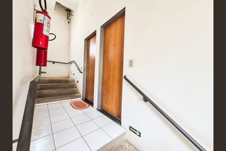 Hall de entrada de apartamento para alugar com 2 quartos, 45m² em Vila Abaete, Campinas