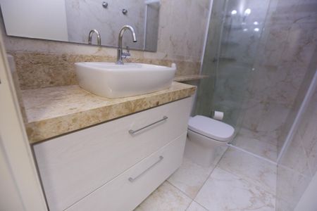 Casa de condomínio para alugar com 71m², 2 quartos e 2 vagasBanheiro