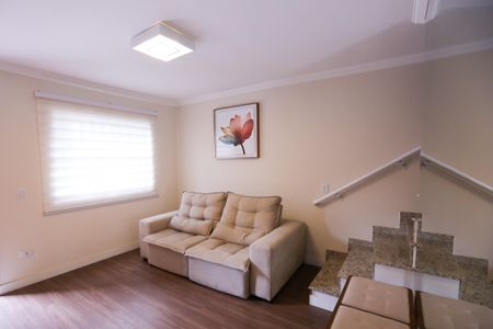 Sala de casa para alugar com 2 quartos, 71m² em Vila Clarice, São Paulo