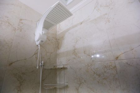 Casa de condomínio para alugar com 71m², 2 quartos e 2 vagasDetalhe do banheiro