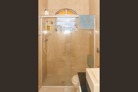 Casa à venda com 300m², 4 quartos e 2 vagas Casa à venda com 300m², 4 quartos e 2 vagasBanheiro Social