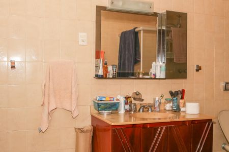 Casa à venda com 300m², 4 quartos e 2 vagas Casa à venda com 300m², 4 quartos e 2 vagasBanheiro da Suíte