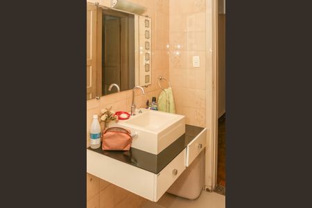 Casa à venda com 300m², 4 quartos e 2 vagas Casa à venda com 300m², 4 quartos e 2 vagasBanheiro Social