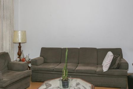 Casa à venda com 300m², 4 quartos e 2 vagas Casa à venda com 300m², 4 quartos e 2 vagasSala