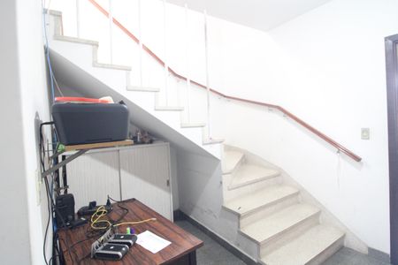 Casa para alugar com 250m², 4 quartos e 3 vagasEscada