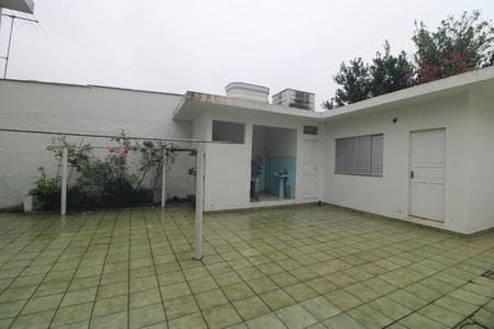 Casa para alugar com 250m², 4 quartos e 3 vagasFundos da casa