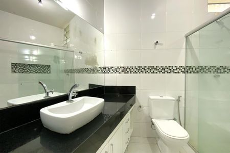 Apartamento para alugar com 110m², 3 quartos e sem vagaBanheiro da Suíte 1