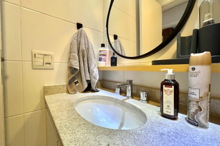 Apartamento para alugar com 63m², 2 quartos e 1 vaga Apartamento para alugar com 63m², 2 quartos e 1 vagaBanheiro Corredor