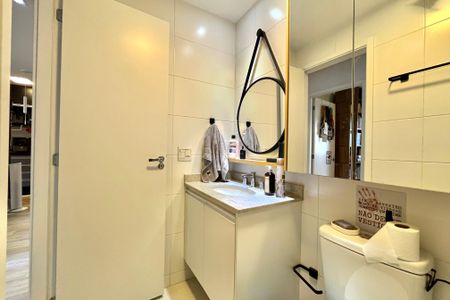 Apartamento para alugar com 63m², 2 quartos e 1 vaga Apartamento para alugar com 63m², 2 quartos e 1 vagaBanheiro Corredor