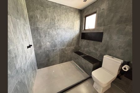 Casa de condomínio à venda com 232m², 4 quartos e 1 vaga Casa de condomínio à venda com 232m², 4 quartos e 1 vagaBanheiro do Quarto 2