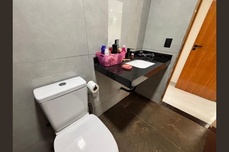 Casa de condomínio à venda com 232m², 4 quartos e 1 vaga Casa de condomínio à venda com 232m², 4 quartos e 1 vagaBanheiro do Quarto 1