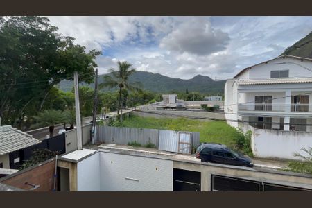 Casa de condomínio à venda com 232m², 4 quartos e 1 vaga Casa de condomínio à venda com 232m², 4 quartos e 1 vagaVista
