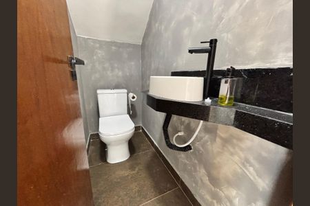 Casa de condomínio à venda com 232m², 4 quartos e 1 vaga Casa de condomínio à venda com 232m², 4 quartos e 1 vagaLavabo