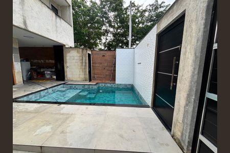 Casa de condomínio à venda com 232m², 4 quartos e 1 vaga Casa de condomínio à venda com 232m², 4 quartos e 1 vagaÁrea externa