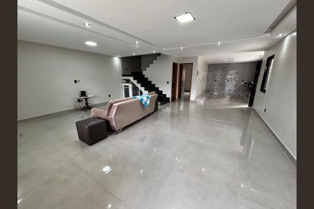 Sala de casa de condomínio para alugar com 4 quartos, 232m² em Vargem Pequena, Rio de Janeiro