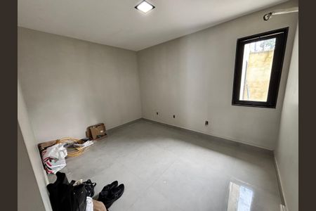 Casa de condomínio à venda com 232m², 4 quartos e 1 vaga Casa de condomínio à venda com 232m², 4 quartos e 1 vagaQuarto 1